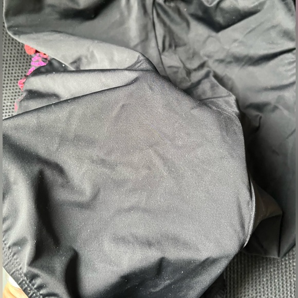 MIRACLESUIT Women’s Kashmir Enchant One Piece Swimsuit, Size 12 - Picture 9 of 10